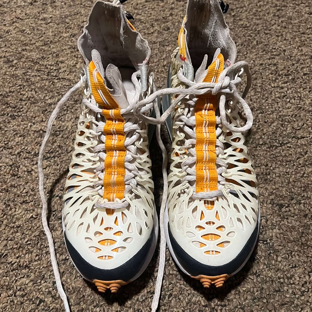 Nike  Kids size 5.5 great condition authentic 🔥🔥🔥🔥